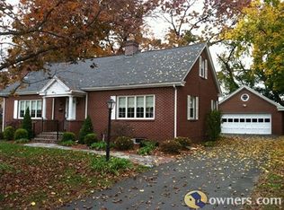 76 Pleasant St, Holyoke, MA 01040