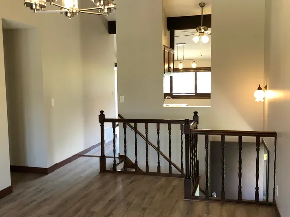 2201 Southwood Pl, Lincoln, NE 68512