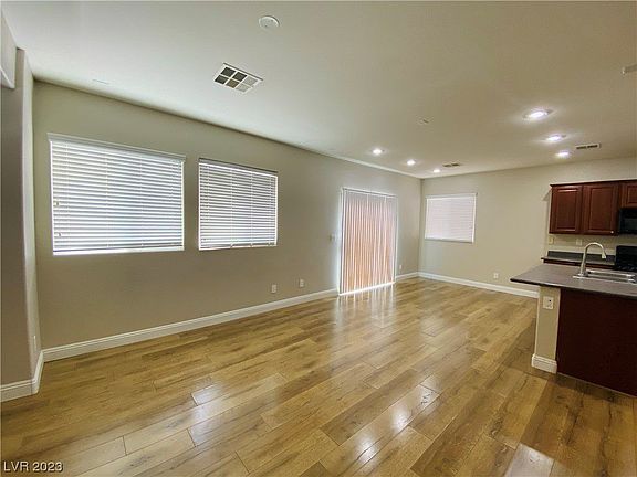 5th image of 9257 Weeping Hollow Ave