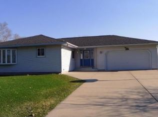 65 W 18th St, Buffalo City, WI 54622