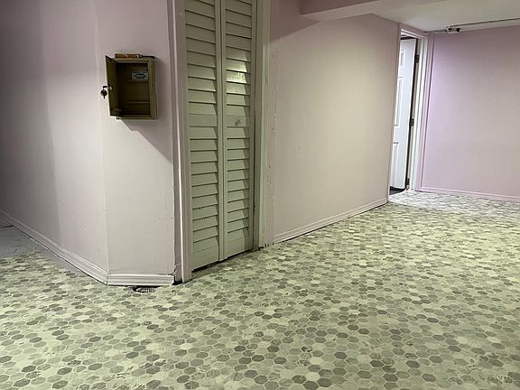 3rd image of 3669 S Archer Ave #1