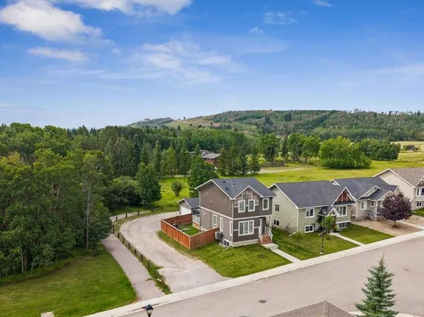 401 N Edward Ave NW, Diamond Valley, AB T0L 2A0