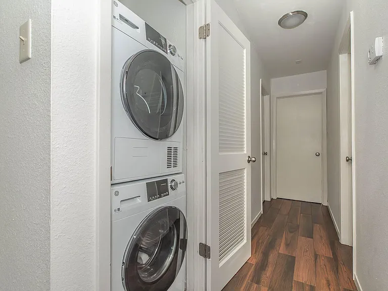 REGENCY PLACE APARTMENTS — Photo 20
