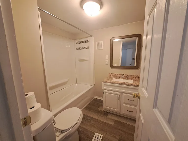 2821 Hillcrest Ave #11 — Photo 13