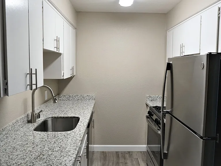 Rose Glen Apartments — Photo 6