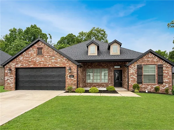 1593 N Quincy Ave, Fayetteville, AR 72704