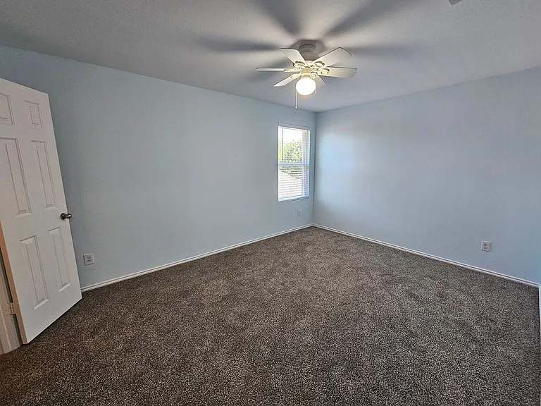 902 Fleming St — Photo 27