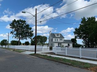 52 Cooper St, Beverly, NJ 08010