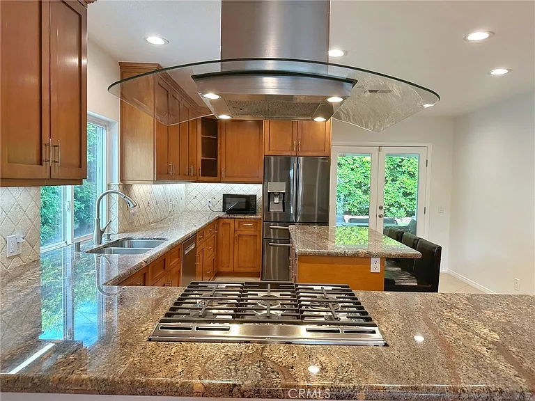 5857 Balcom Ave — Photo 10