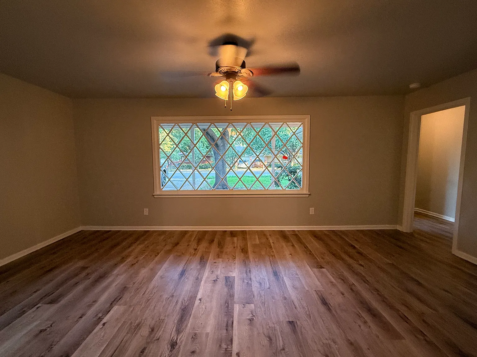 4 bed, 2378 sqft, $2,000 — Photo 2