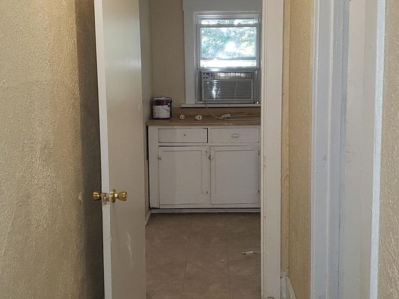 5th image of 932 Woodlawn Ave
