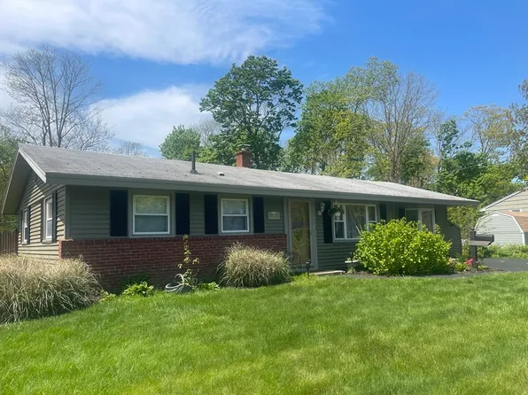 88 Ardsley Cir, Brockton, MA 02302