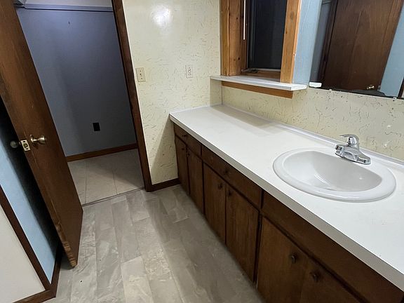 5th image of 512 S Clemens Ave #2