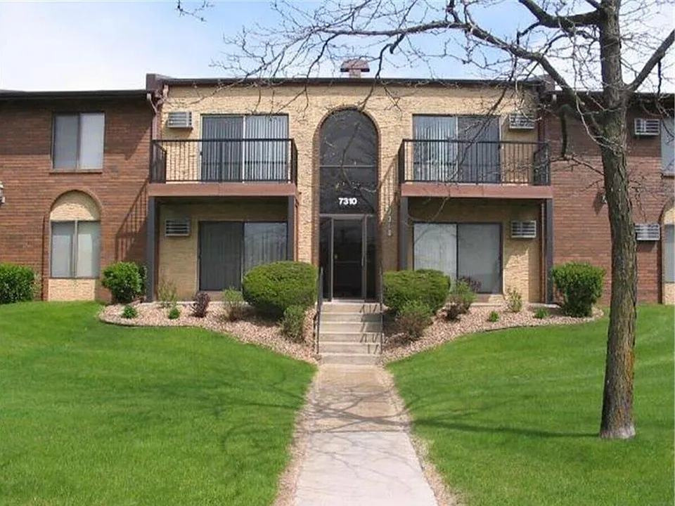 7310 York Ave S #211