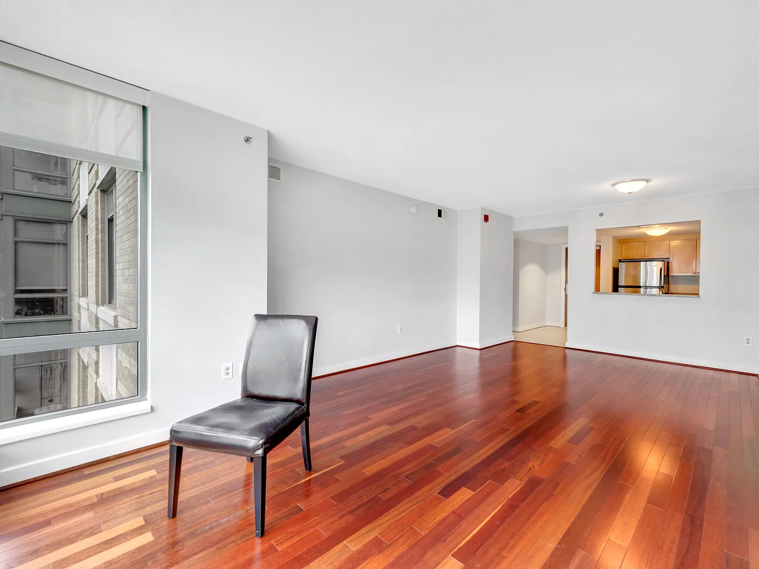 1 bed, 772 sqft, $2,400 — Photo 2