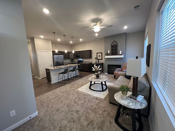 4th image of 1717 Hillcrest Dr