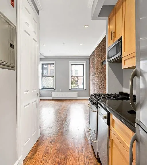 202 E 13th St #3G — Photo 4