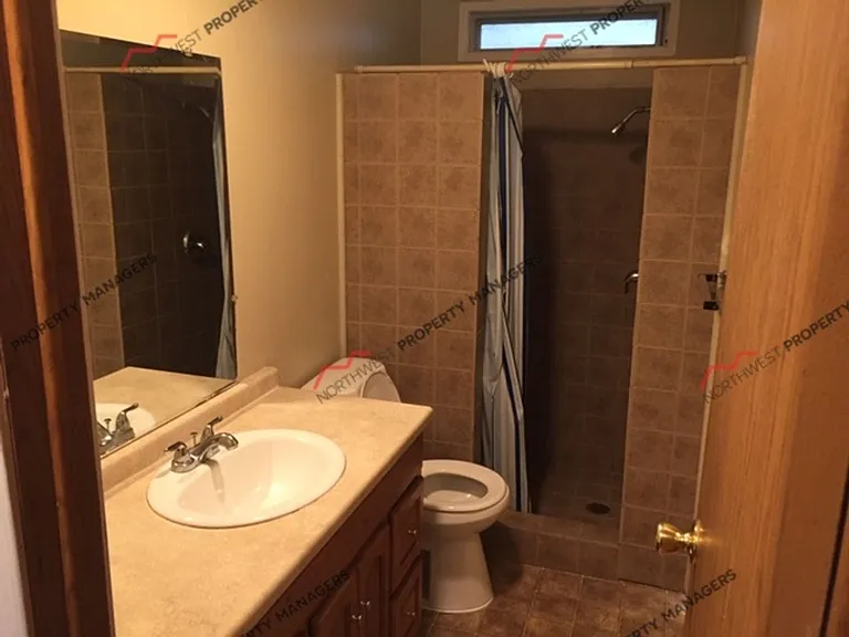 2495 NE Kresky Ave — Photo 16