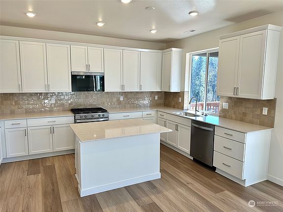 4th image of 13314 Liberty Place E #4