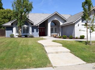 2408 Mountain Oak Rd, Bakersfield, CA 93311