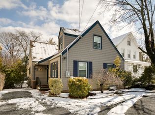 991 Singleton Ave, Woodmere, NY 11598