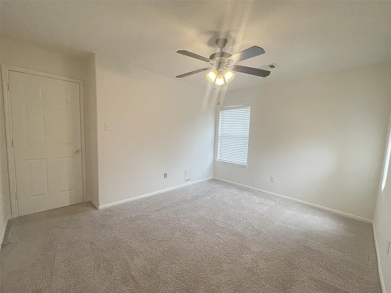 18807 Harbor Key Cir — Photo 20