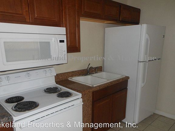 5th image of 823 Lakehurst St