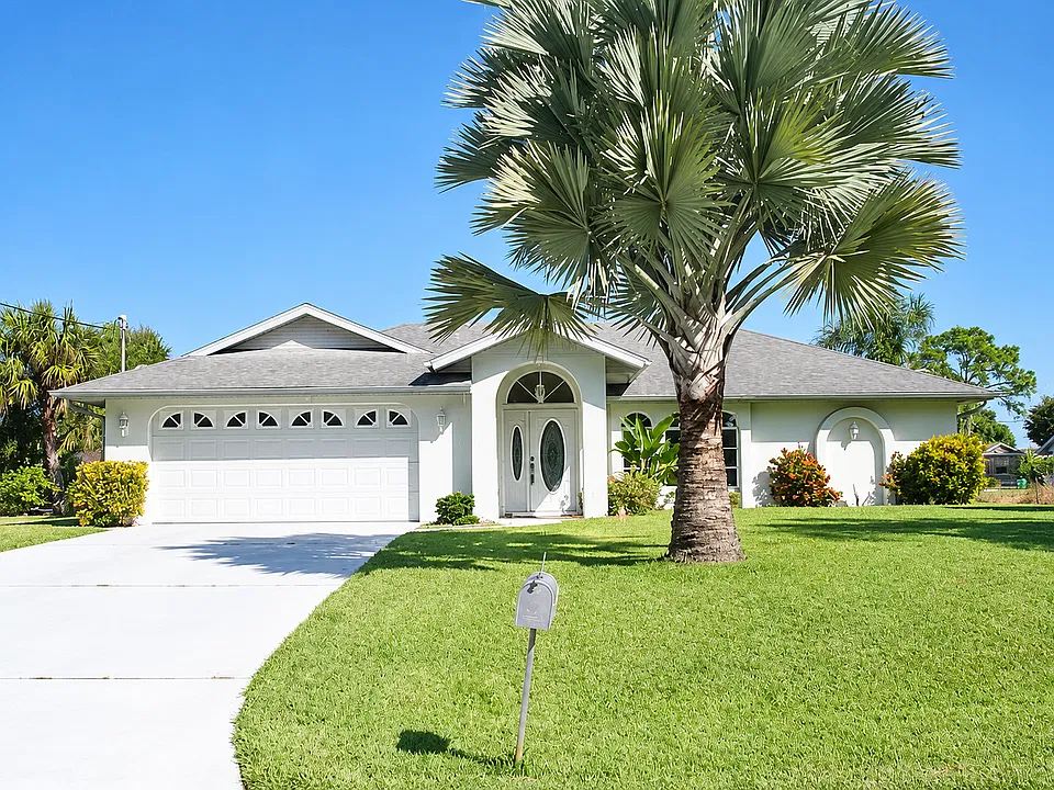 2583 Oberon Rd