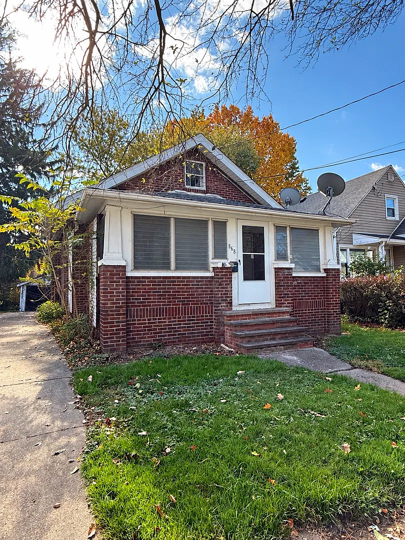 Land Contract Available - 2 Bedroom 1 Bathroom Home — Photo 1