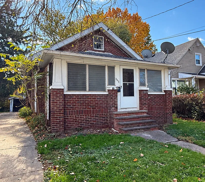 868 Harrison Ave
