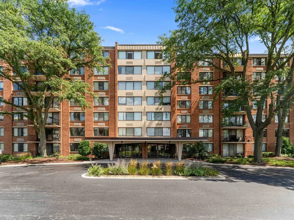 2000 Saint Regis Dr APT 7D, Lombard, IL 60148