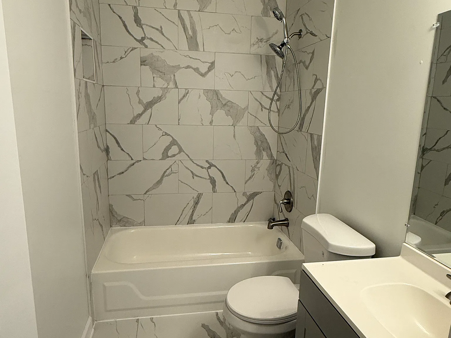 3 bed, 1860 sqft, $2,850 — Photo 2