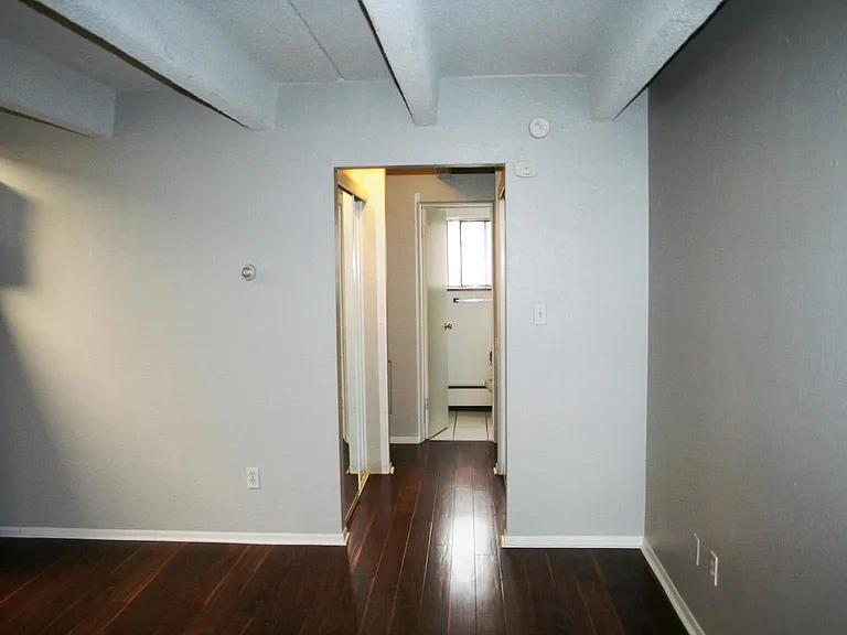 1085 N Pearl St #106 — Photo 3