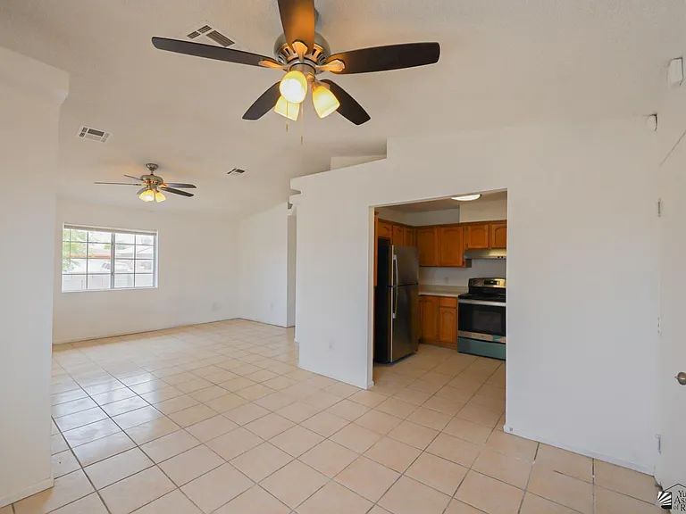 604 E Yucca St — Photo 13