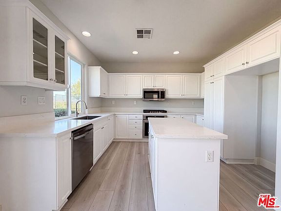 2nd image of 27920 Periwinkle Ln