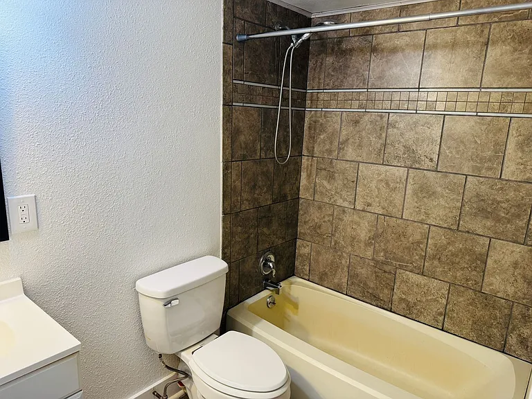 207 N 34th St #8 — Photo 8