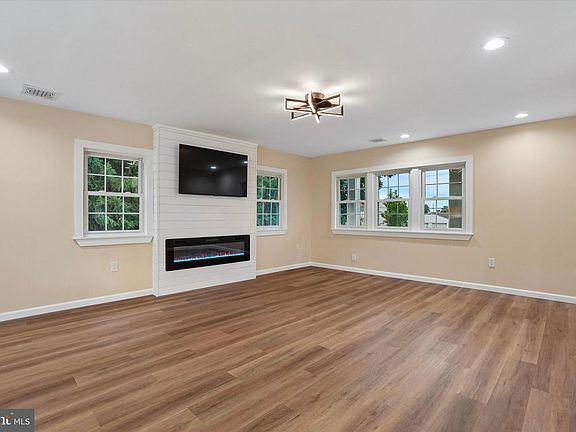 4th image of 2924 June Ave