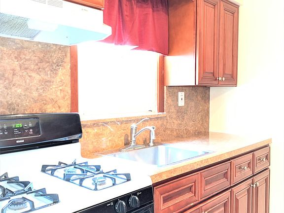 4th image of 118 Evergreen St #A