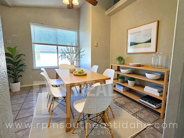 2801 E Chasewood Dr — Photo 3