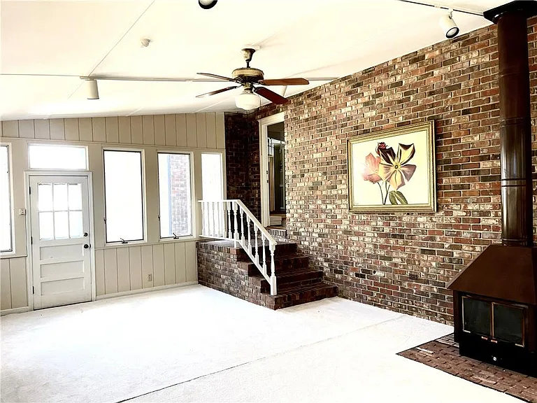 119 Woodlawn Dr NE — Photo 32