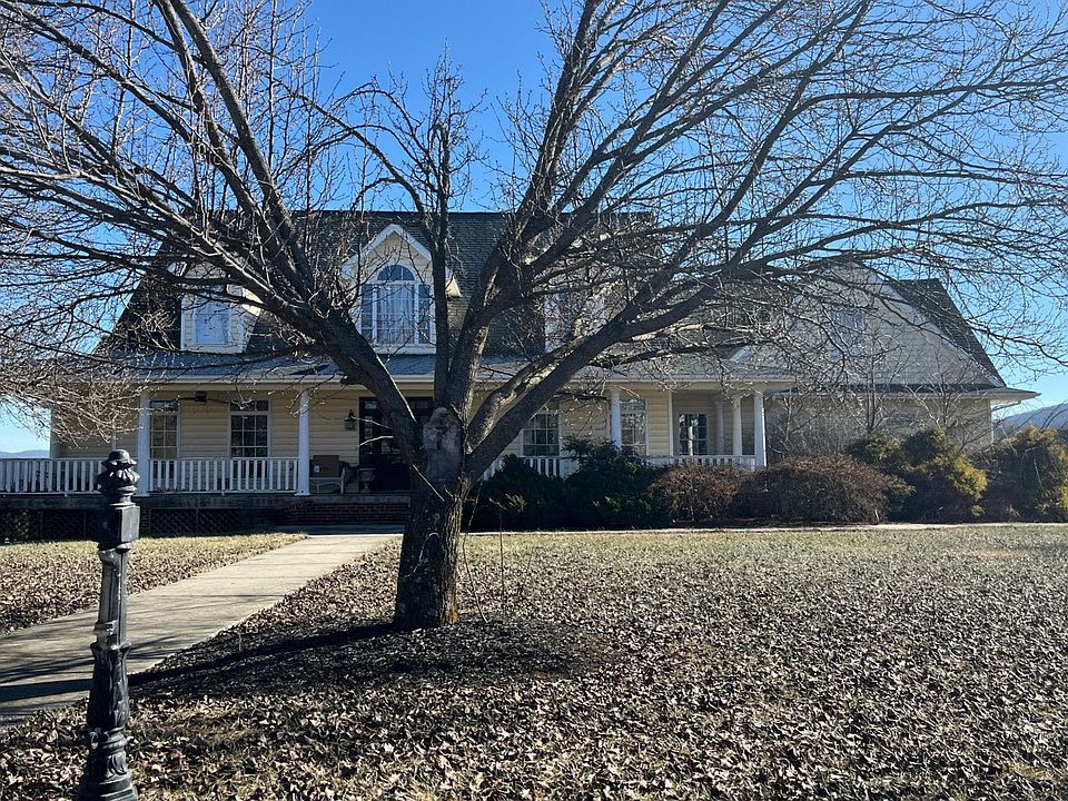 1st image of 3815 Divine Dr