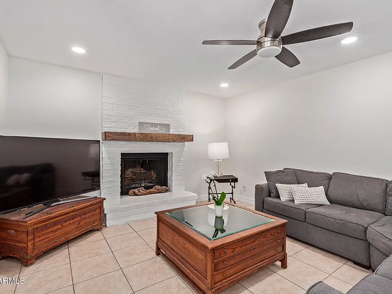 1347 W Lobo Ave — Photo 5