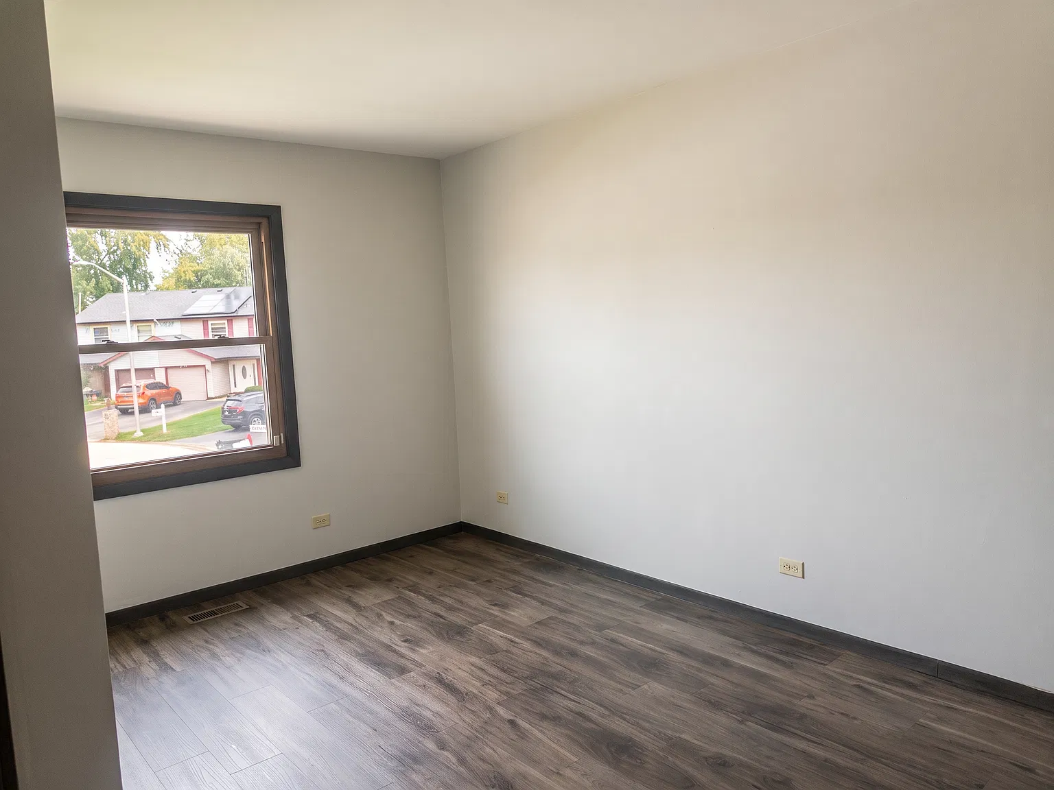 3 bed, 1329 sqft, $2,500 — Photo 4