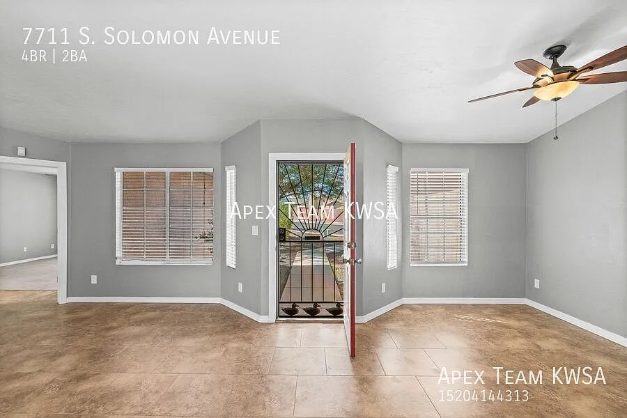 $2355 Stunning 4 Bedroom 2 Bath home in Rita Ranch! — Photo 3