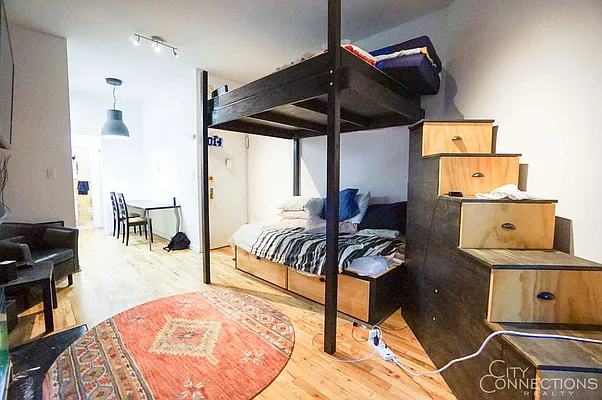 Rented by City Connections Realty | media 11