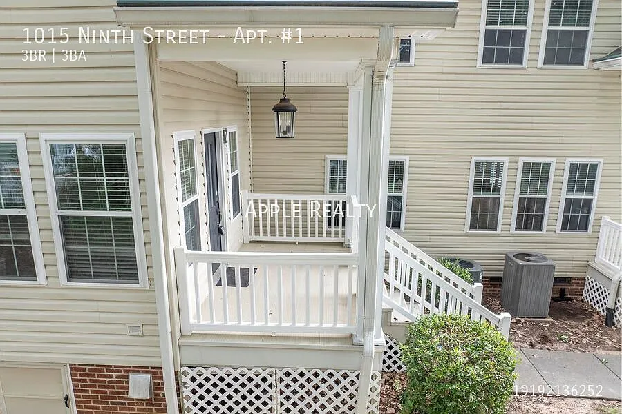 1015 Ninth St Apt 1 - Available now! Free 2-Week Move-In Special — Photo 3