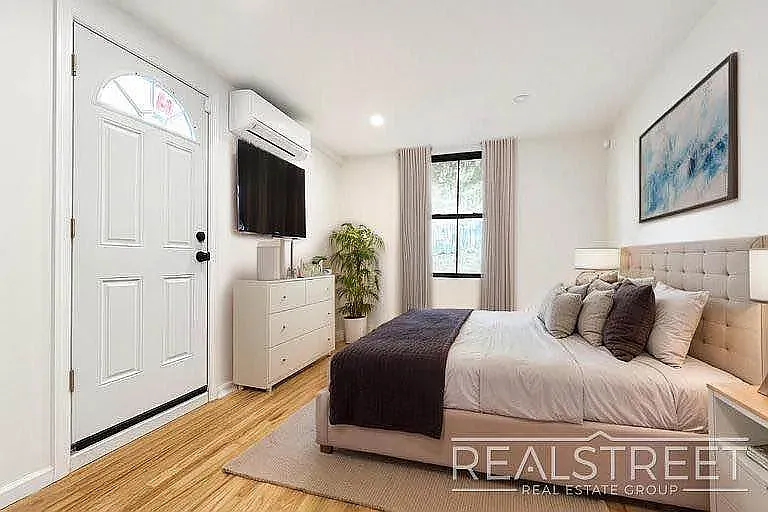 206 Macdougal St #1 — Photo 6