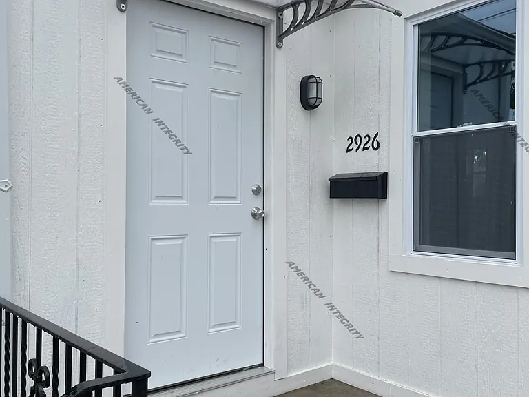 2924 Woodway Ave — Photo 2