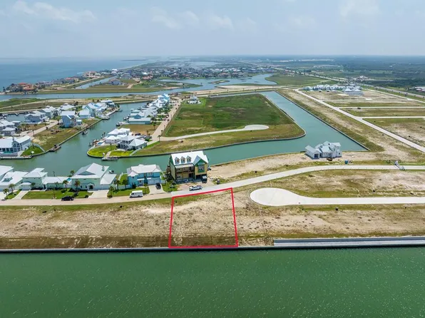 1050 N Isle Dr, Rockport, TX 78382