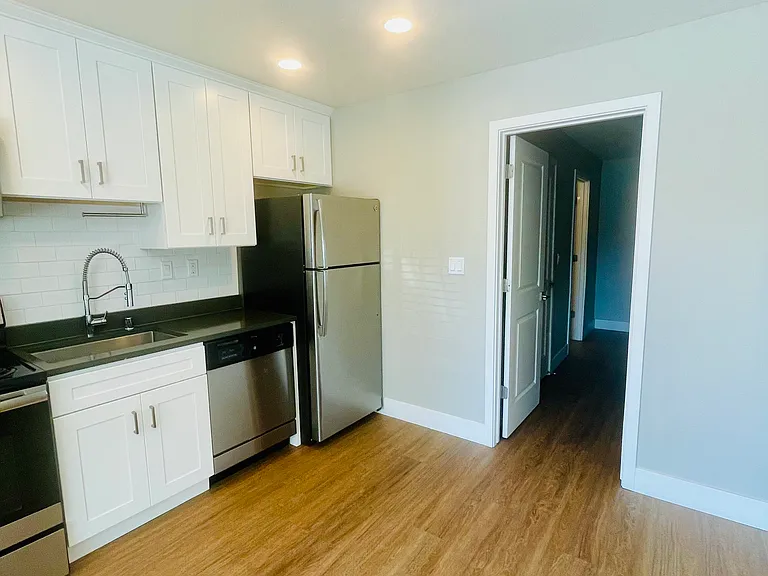 1x1 - 480 SqFt Kitchen /Living room